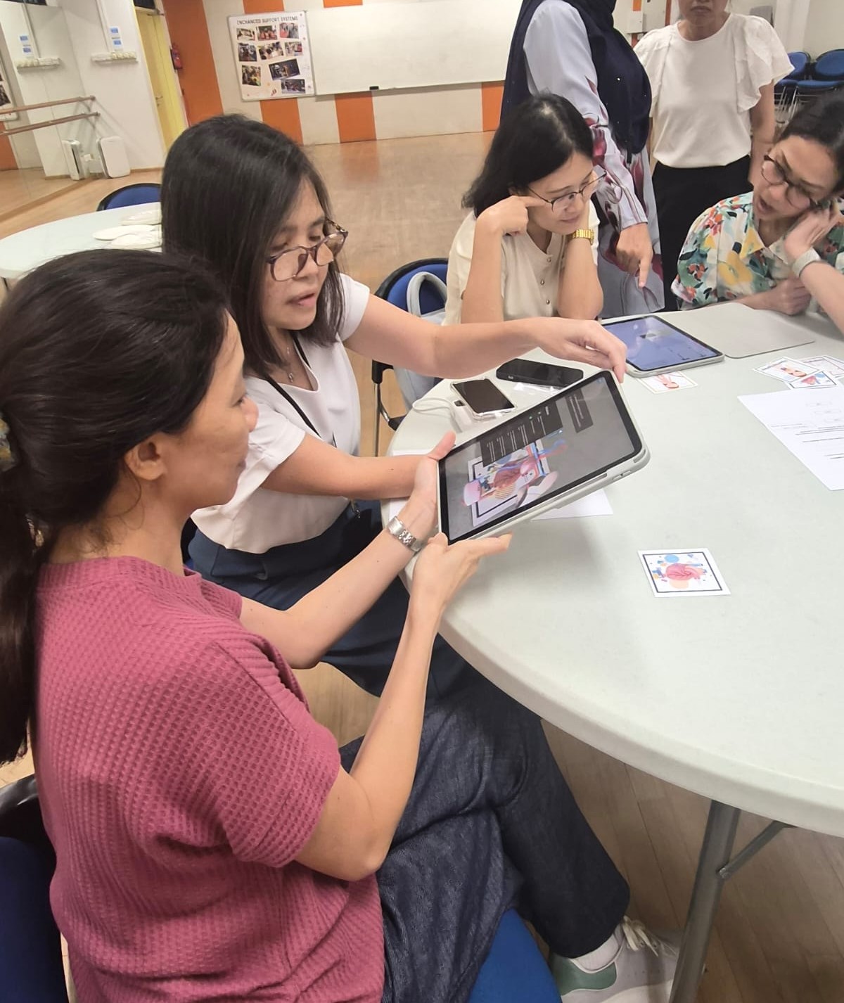 Teachers from Qifa Primary School explored the WriteCube app, which supports
				students in Chinese composition writing in an intelligent AR-supported learning
				environment.